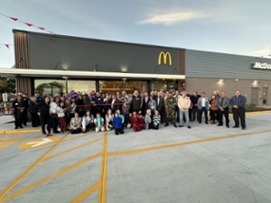 mcdonalds-ribbon-cutting-2024_5415.jpg